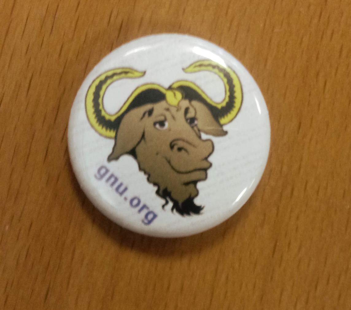 A pin showing a gnu head and the text "gnu.org"